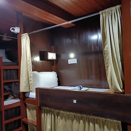 Asra Dormitory For Male And Female Βομβάη Εξωτερικό φωτογραφία