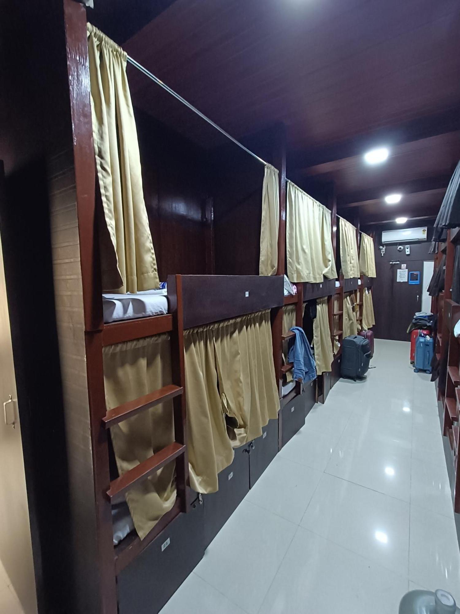 Asra Dormitory For Male And Female Βομβάη Εξωτερικό φωτογραφία