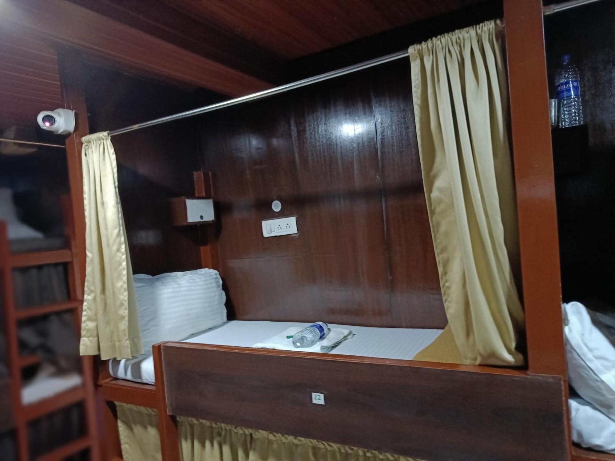 Asra Dormitory For Male And Female Βομβάη Εξωτερικό φωτογραφία