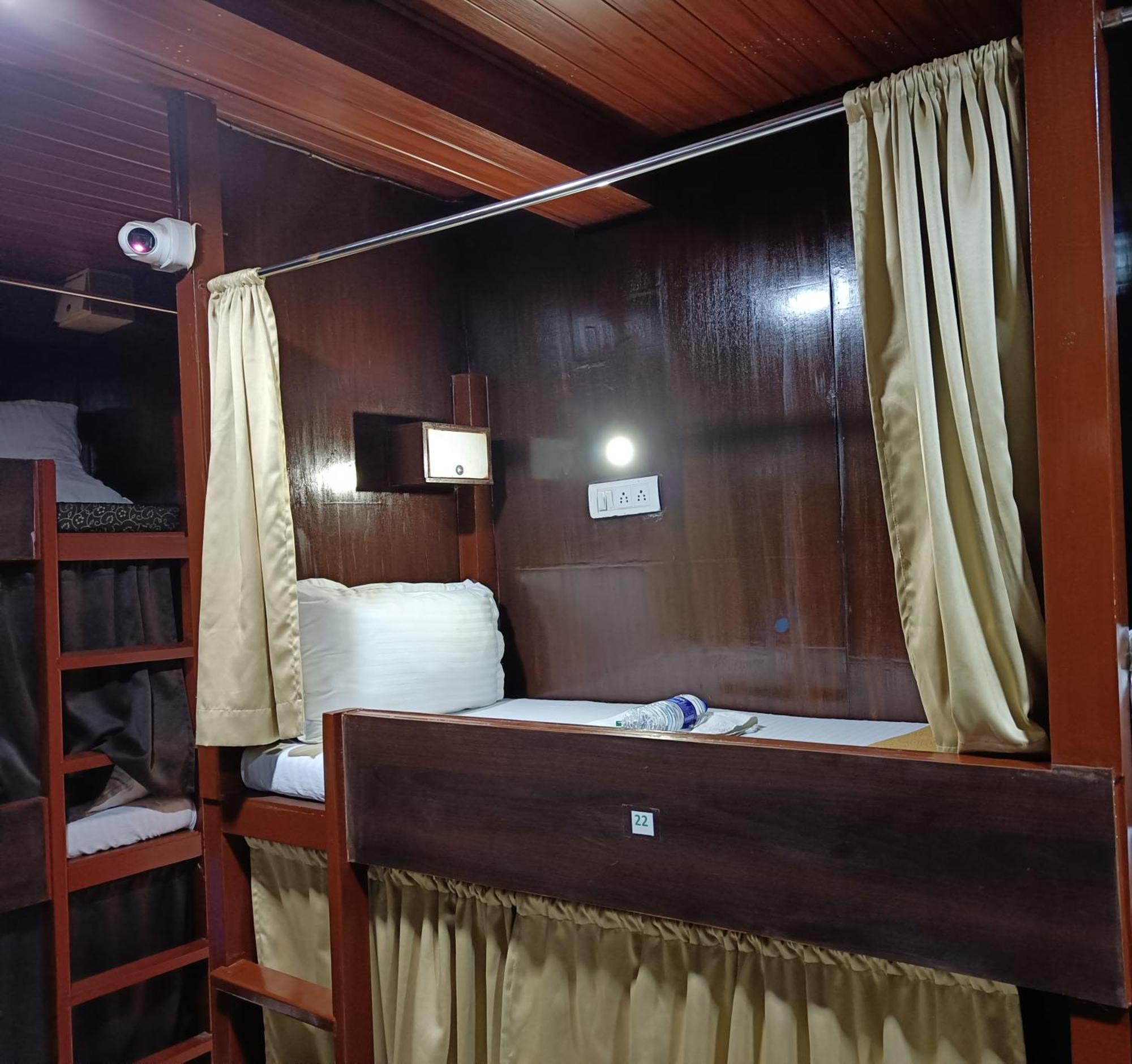 Asra Dormitory For Male And Female Βομβάη Εξωτερικό φωτογραφία