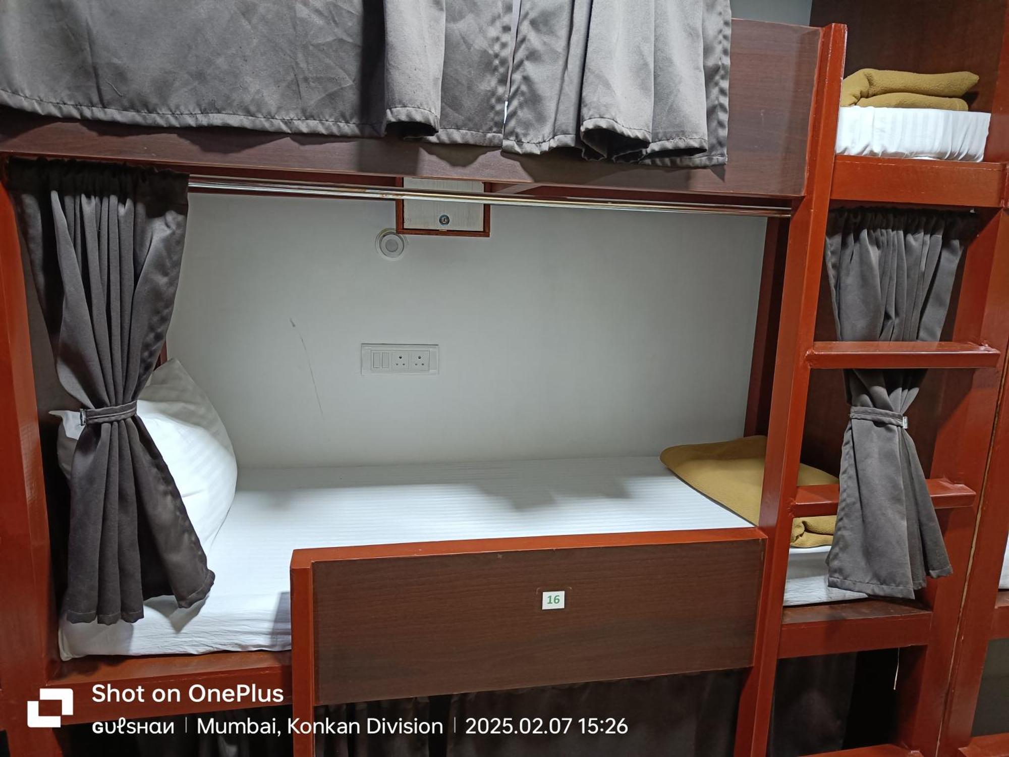 Asra Dormitory For Male And Female Βομβάη Εξωτερικό φωτογραφία