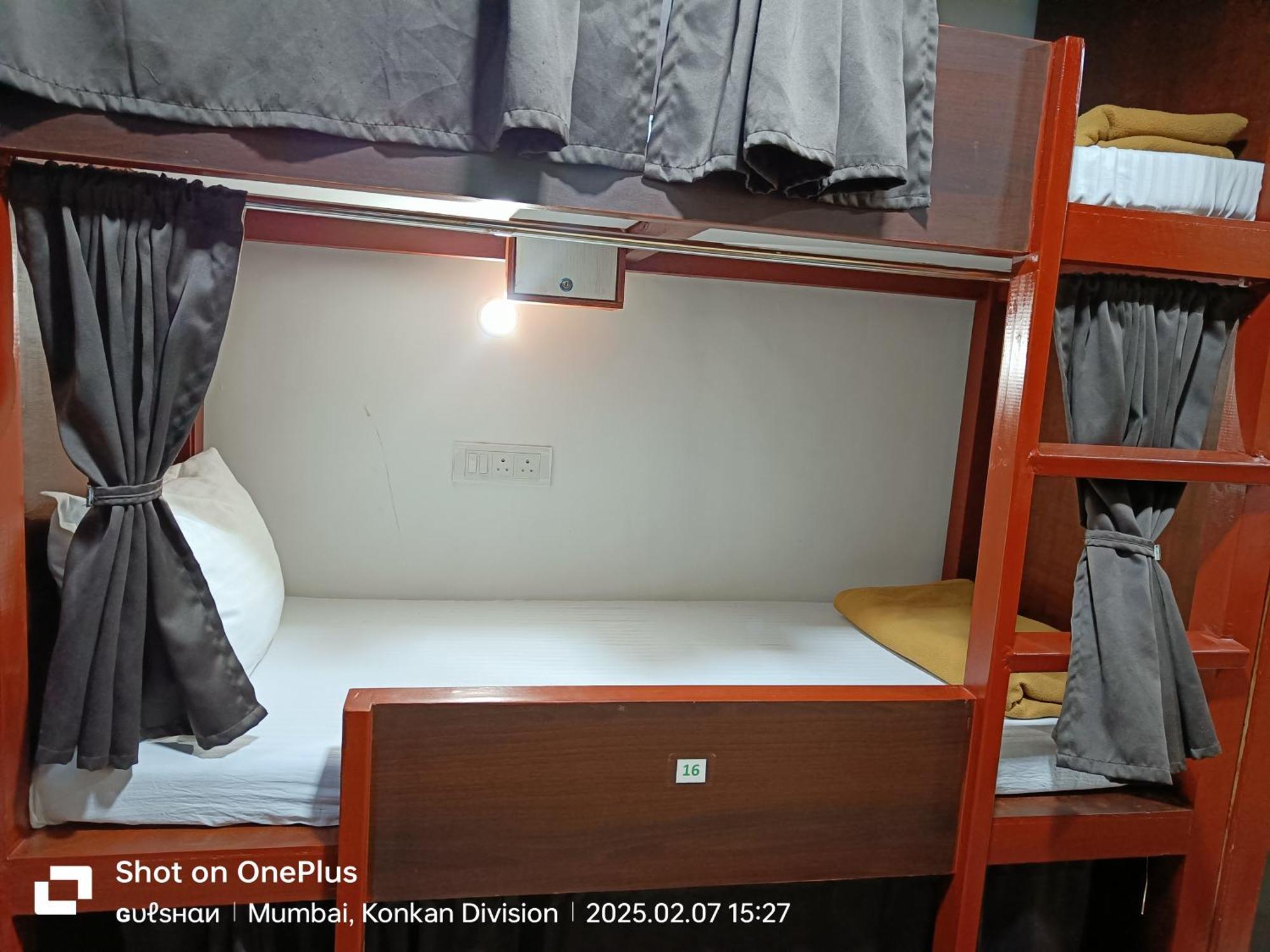 Asra Dormitory For Male And Female Βομβάη Εξωτερικό φωτογραφία
